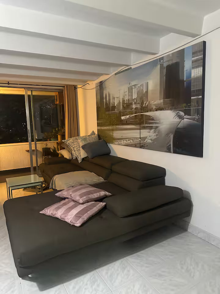 Habitación baño compartido cerca al tranvía