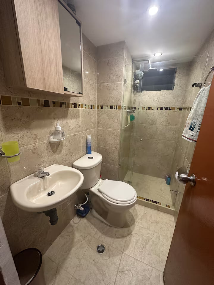 Habitación baño compartido cerca al tranvía